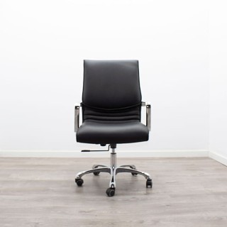 Sillón de dirección con brazos y base cromada