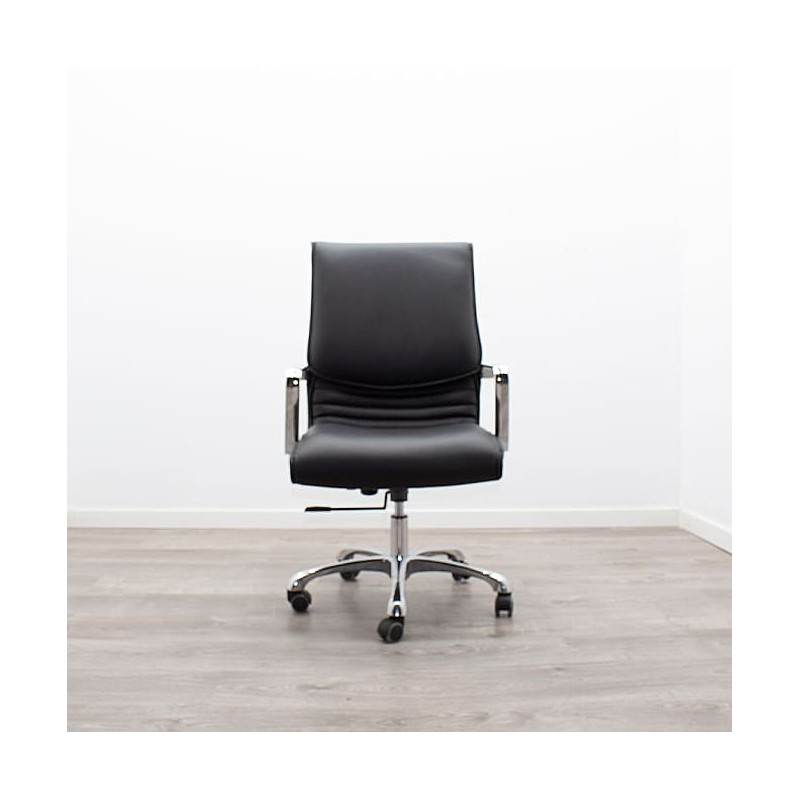 Sillón de dirección con brazos y base cromada