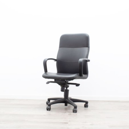 Silla de dirección en piel negra