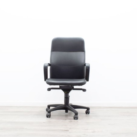 Silla de dirección en piel negra