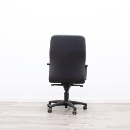 Silla de dirección en piel negra